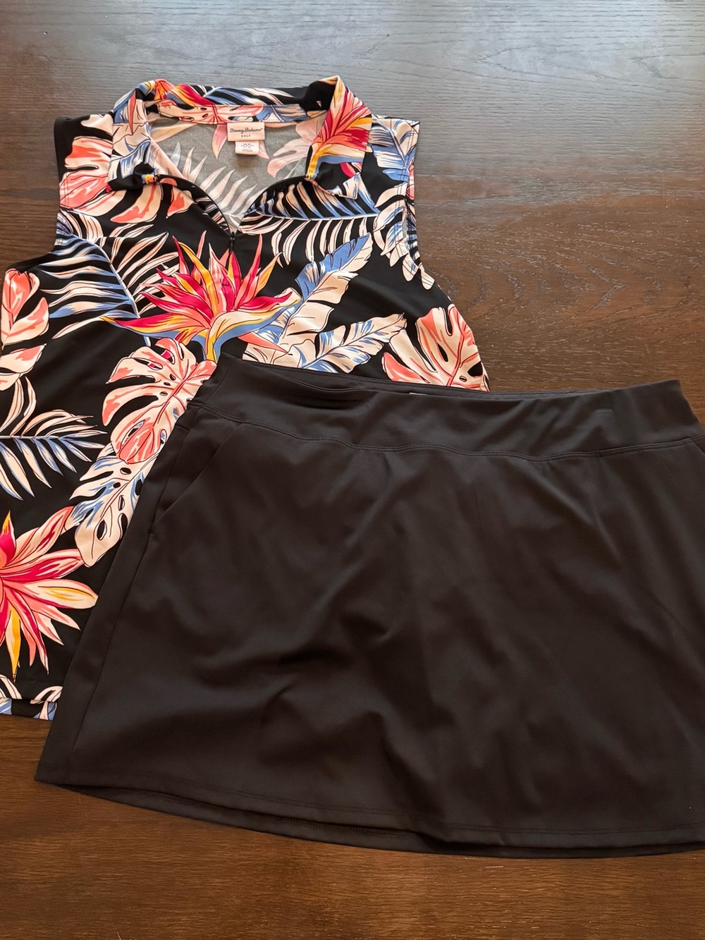 TOMMY BAHAMA Golf XL Tropical Print Quarter Zip Tank Top & Black Skort